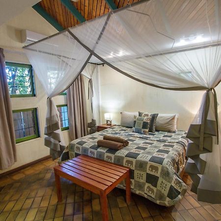 Flatdog Lodge Victoria Falls Kültér fotó